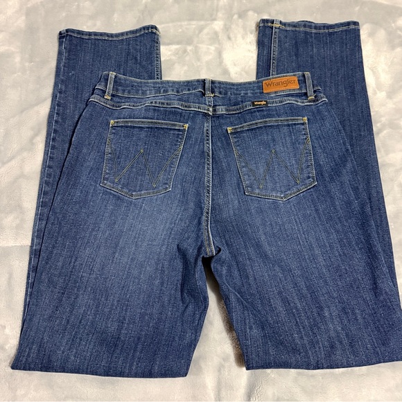 Women’s Wrangler High Rise Straight Leg Jeans Size 14 34 Inch Inseam - Picture 2 of 4